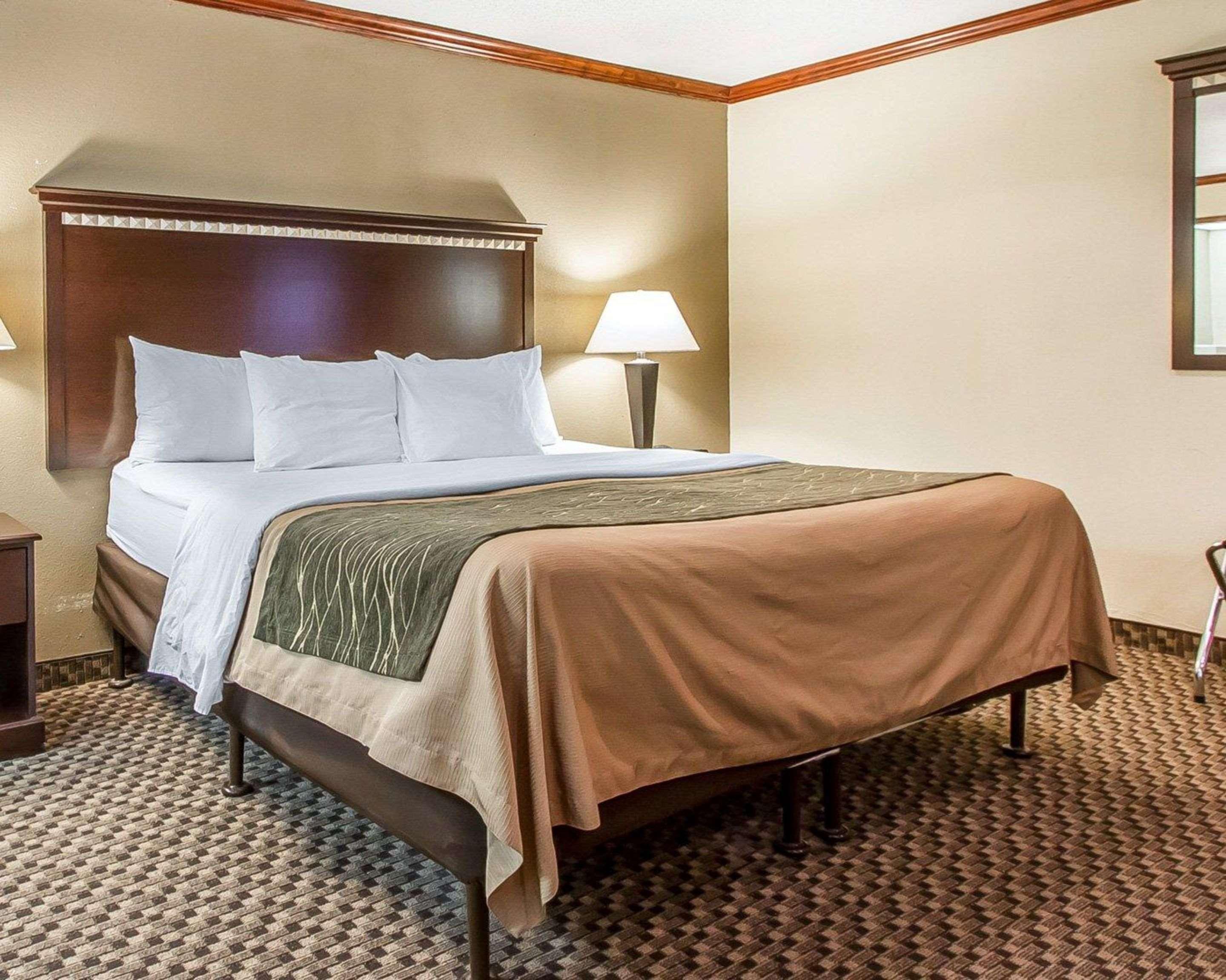 Quality Inn Macomb Near University Area Exterior photo