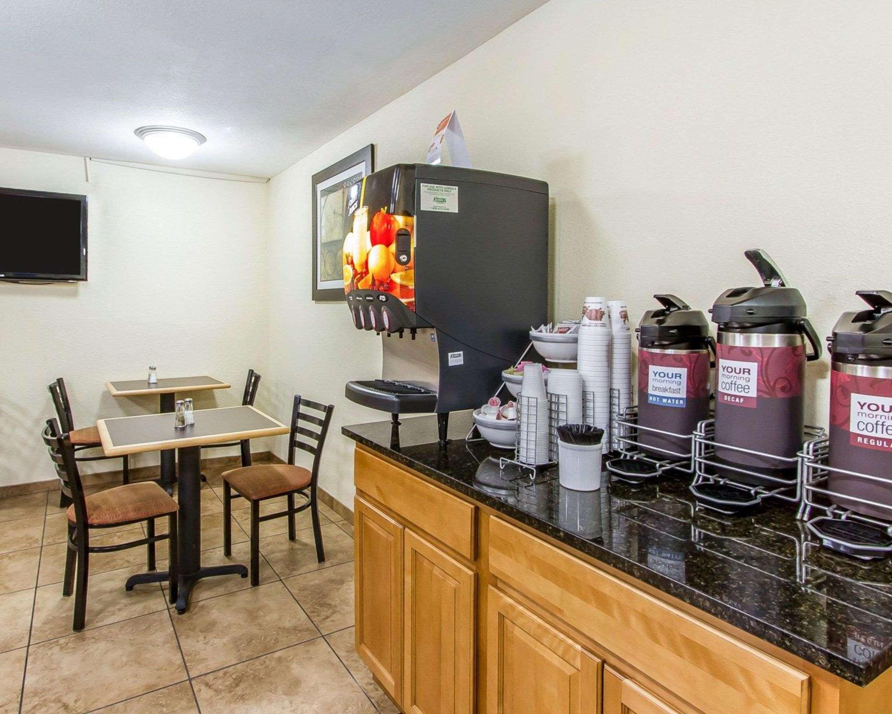 Quality Inn Macomb Near University Area Exterior photo