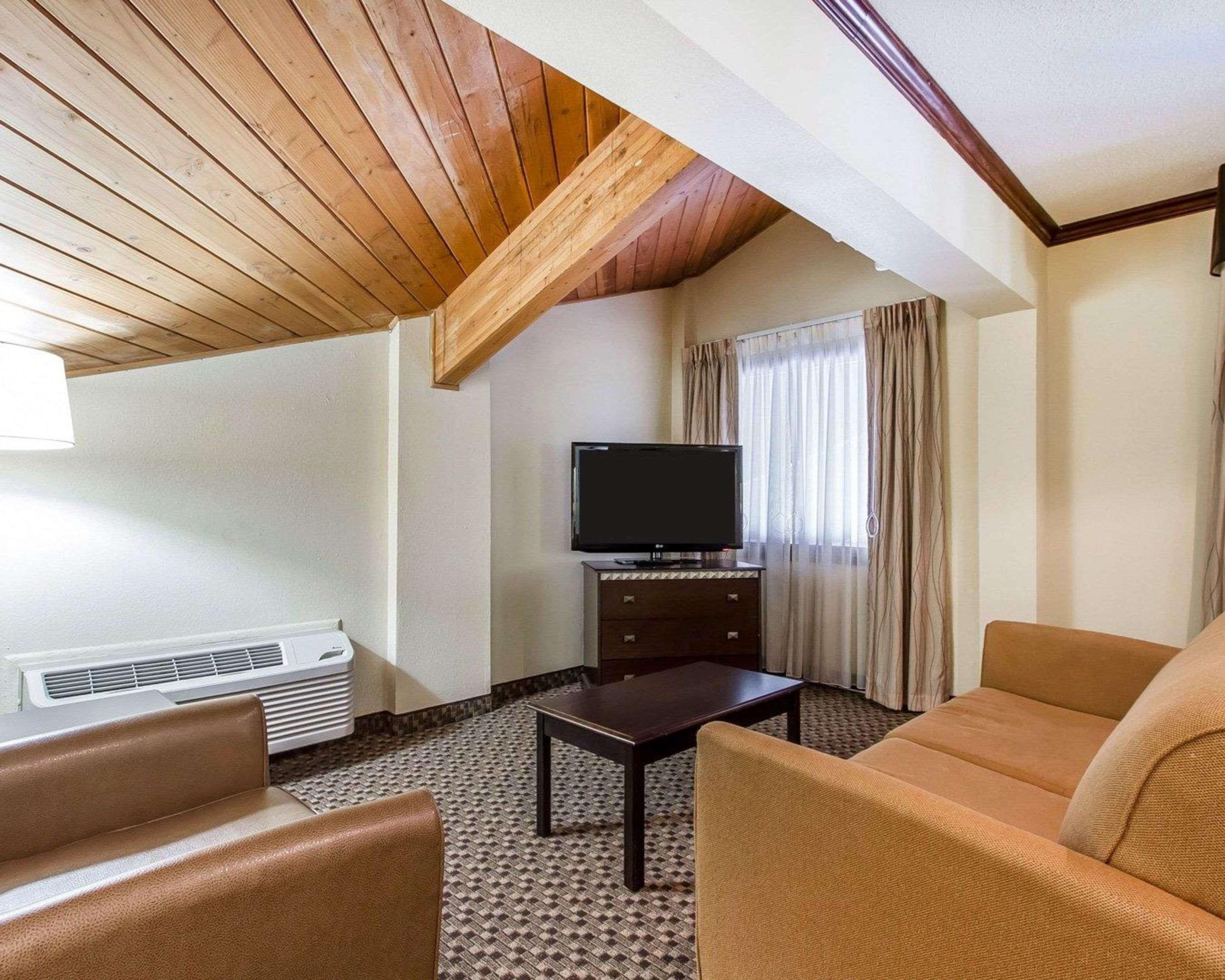 Quality Inn Macomb Near University Area Exterior photo
