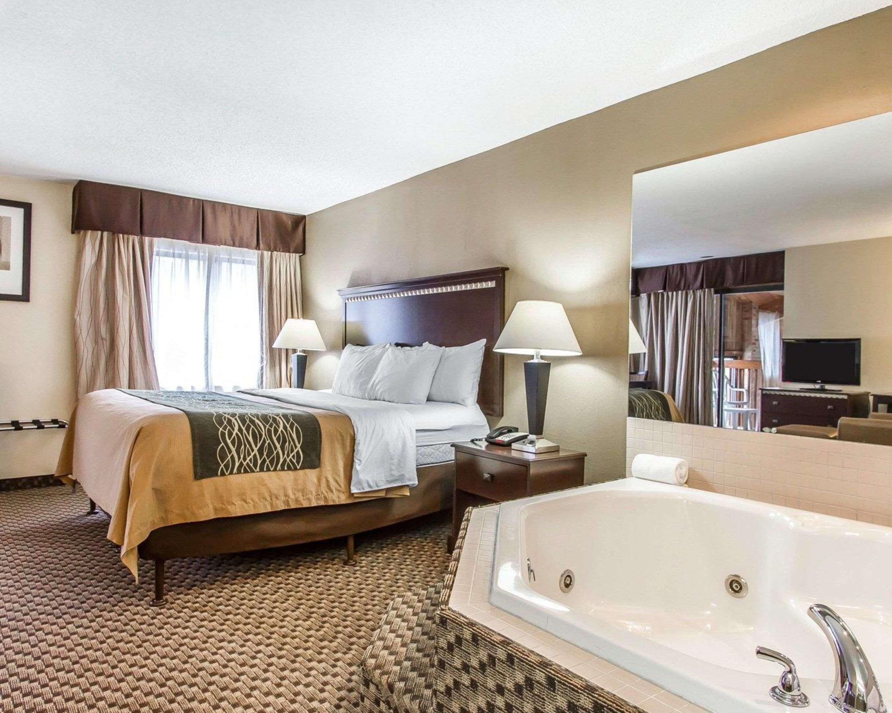 Quality Inn Macomb Near University Area Exterior photo