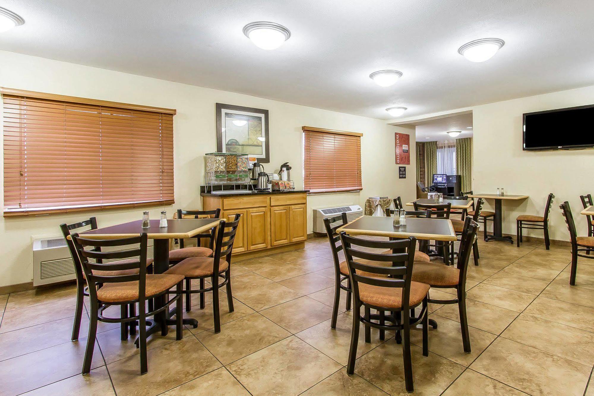 Quality Inn Macomb Near University Area Exterior photo